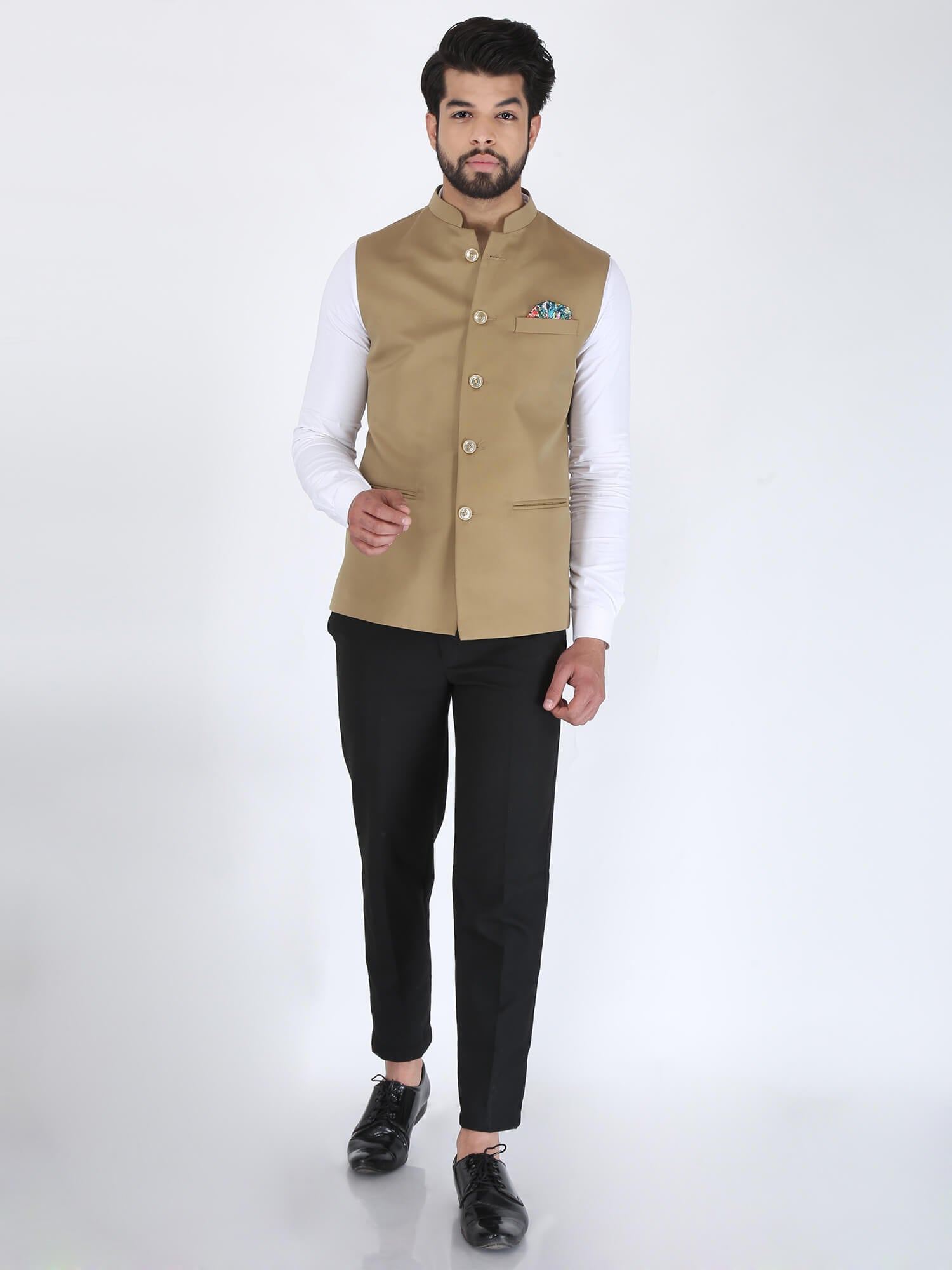 Buy online White Printed Nehru Jacket from Jackets for Men by Showoff for  ₹2359 at 68% off | 2024 Limeroad.com